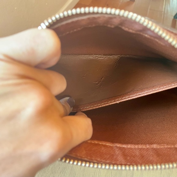 Adorable Louis Vuitton Monogram Wristlet/Pouch - Picture 4 of 14